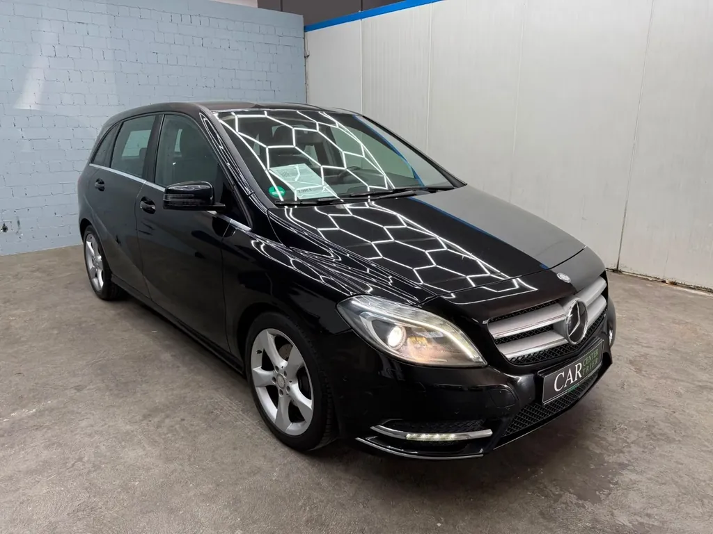 Mercedes-Benz B 180