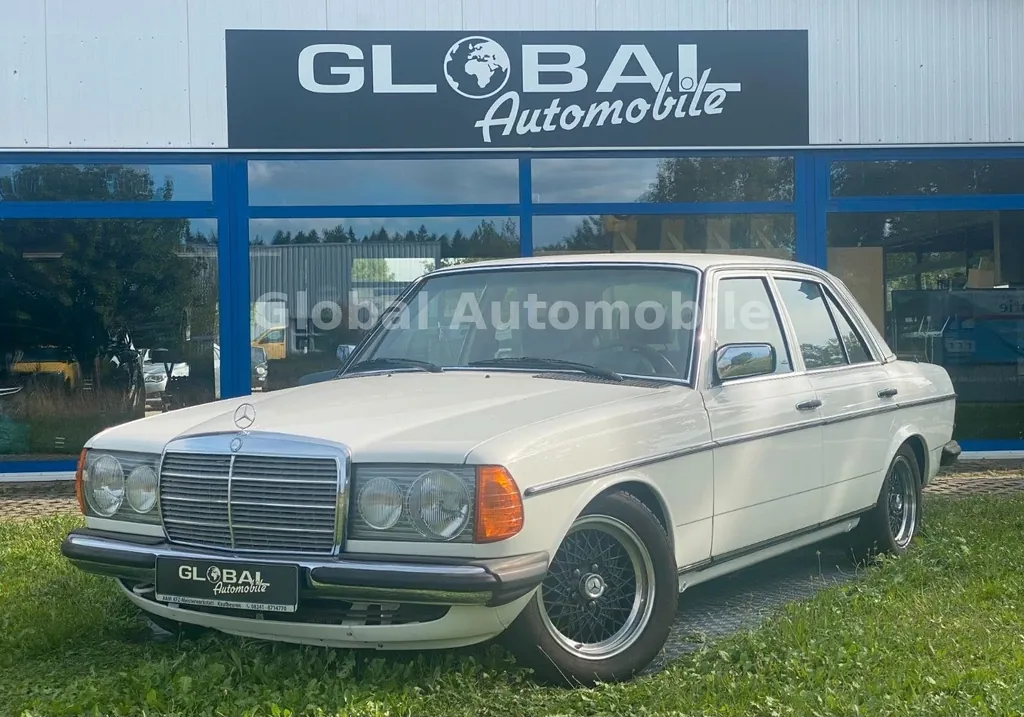 Mercedes-Benz 230