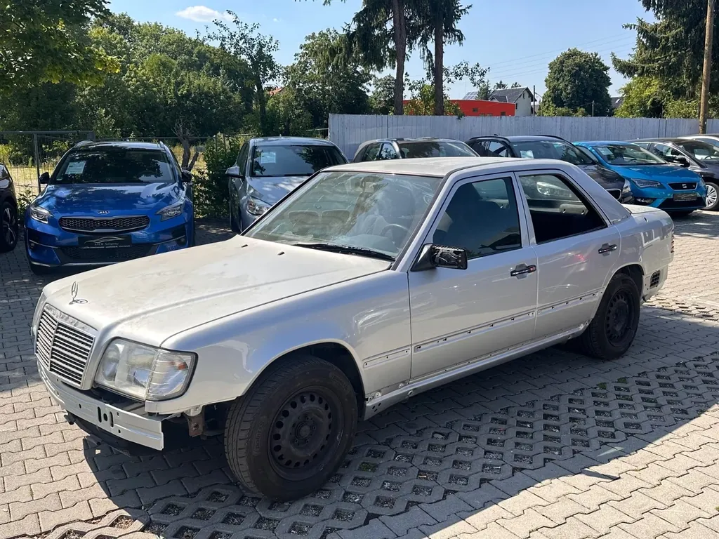Mercedes-Benz E 220