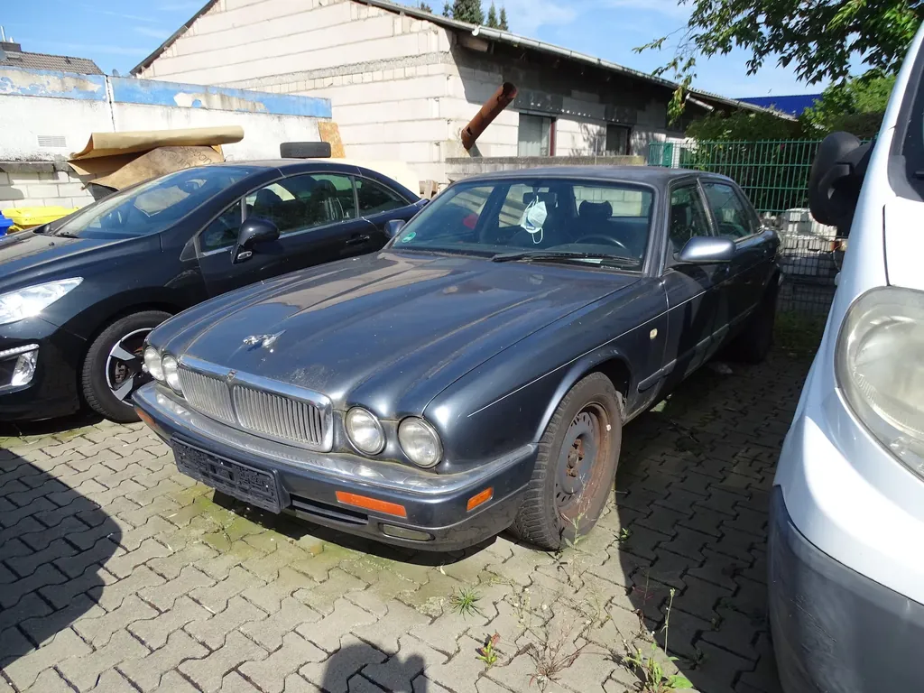 Jaguar XJ6