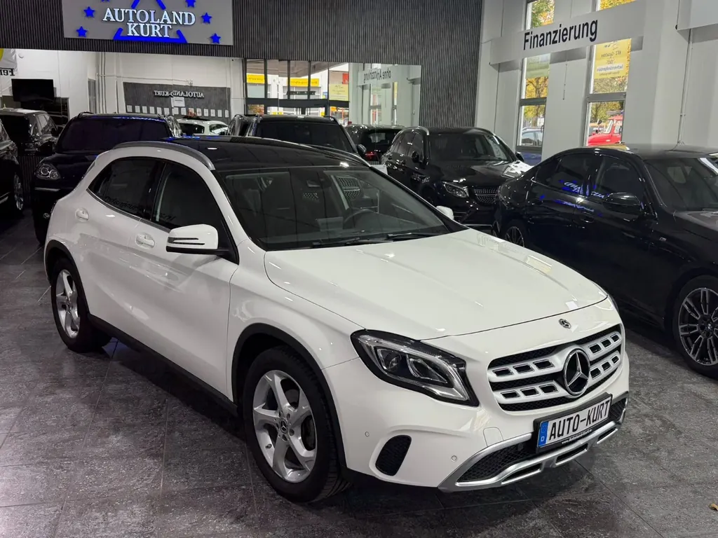 Mercedes-Benz GLA 200