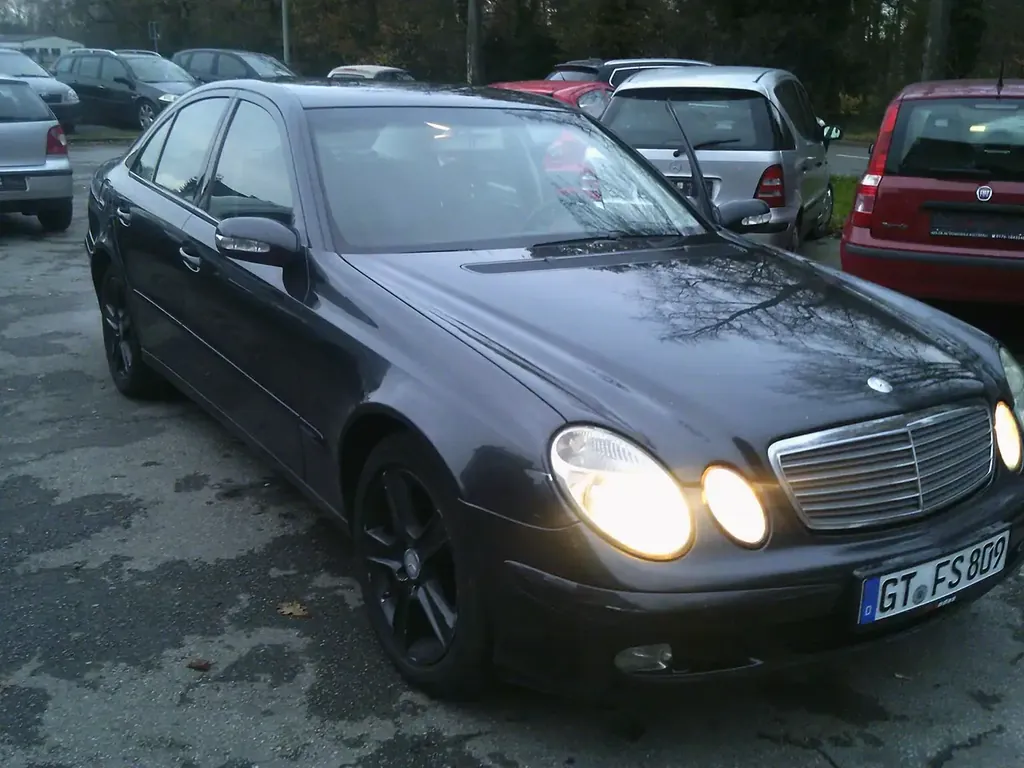 Mercedes-Benz E 270 E 270 CDI (211.016)