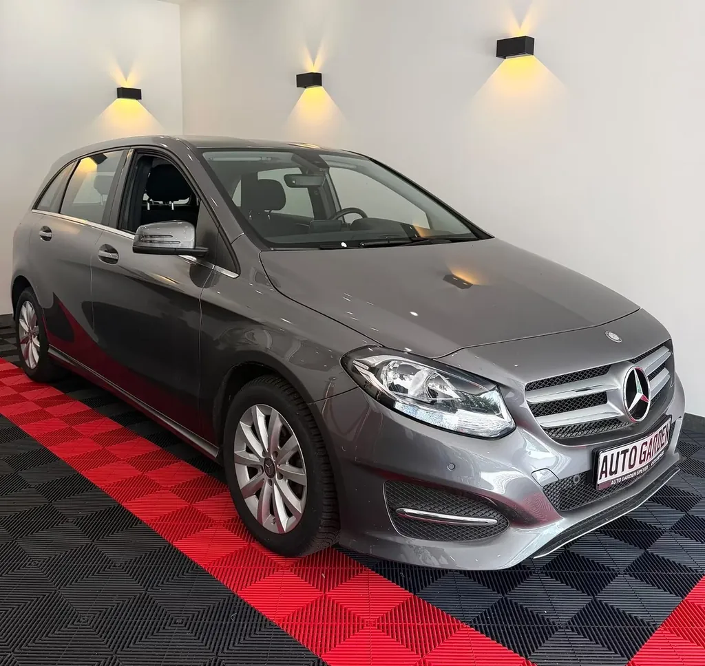 Mercedes-Benz B 180