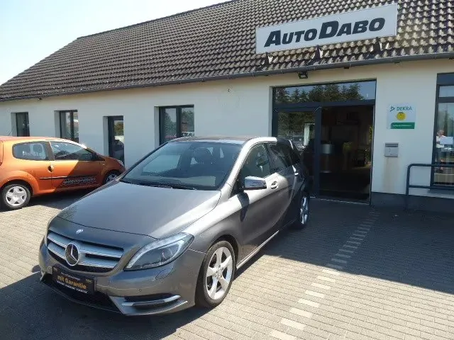 Mercedes-Benz B 180