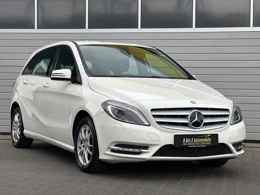Mercedes-Benz B 180