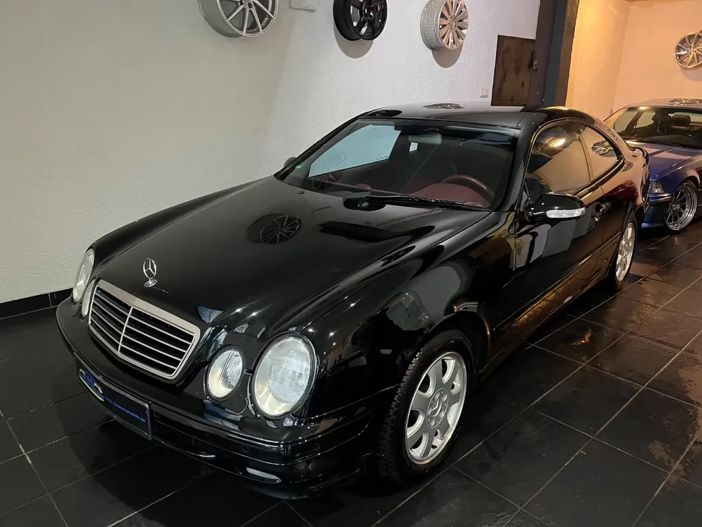 Mercedes-Benz CLK 320