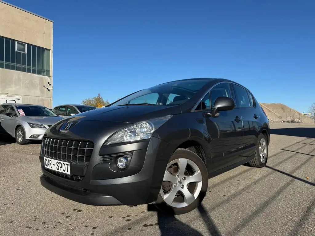 Peugeot 3008 Premium 1.6 HDI * Automatik * Panorama * Tempomat *PDC*8-fach bereift*