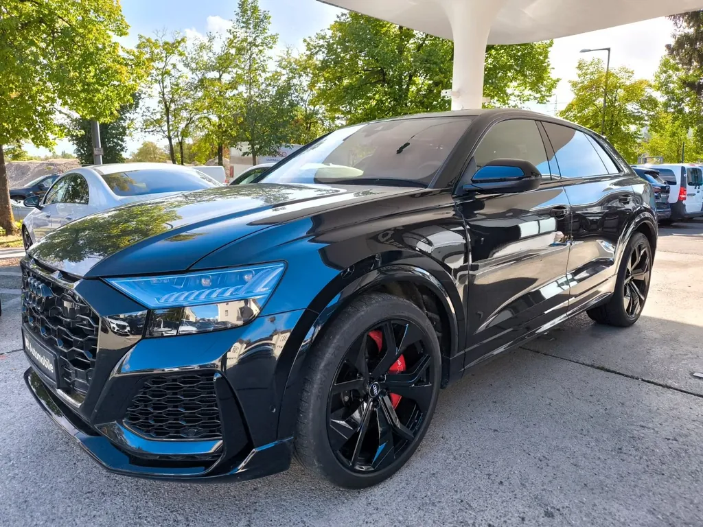 Audi RSQ8