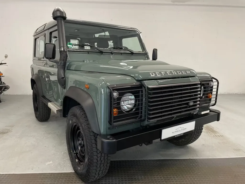 Land Rover Defender