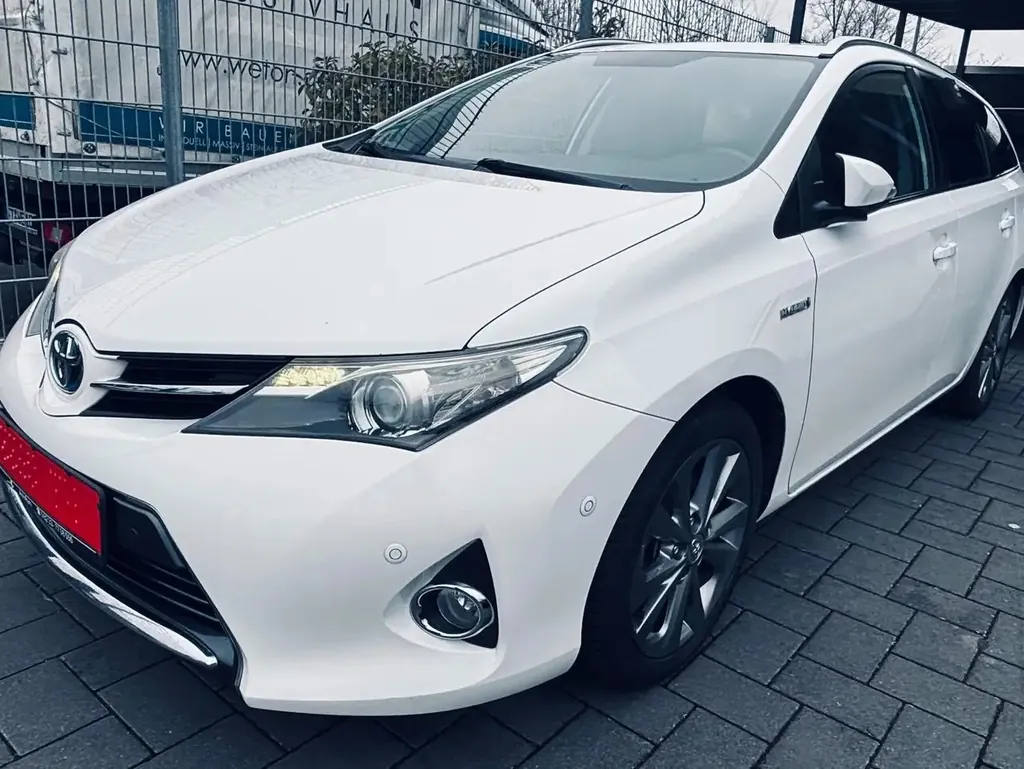 Toyota Auris Hybrid Life+ -Export-
