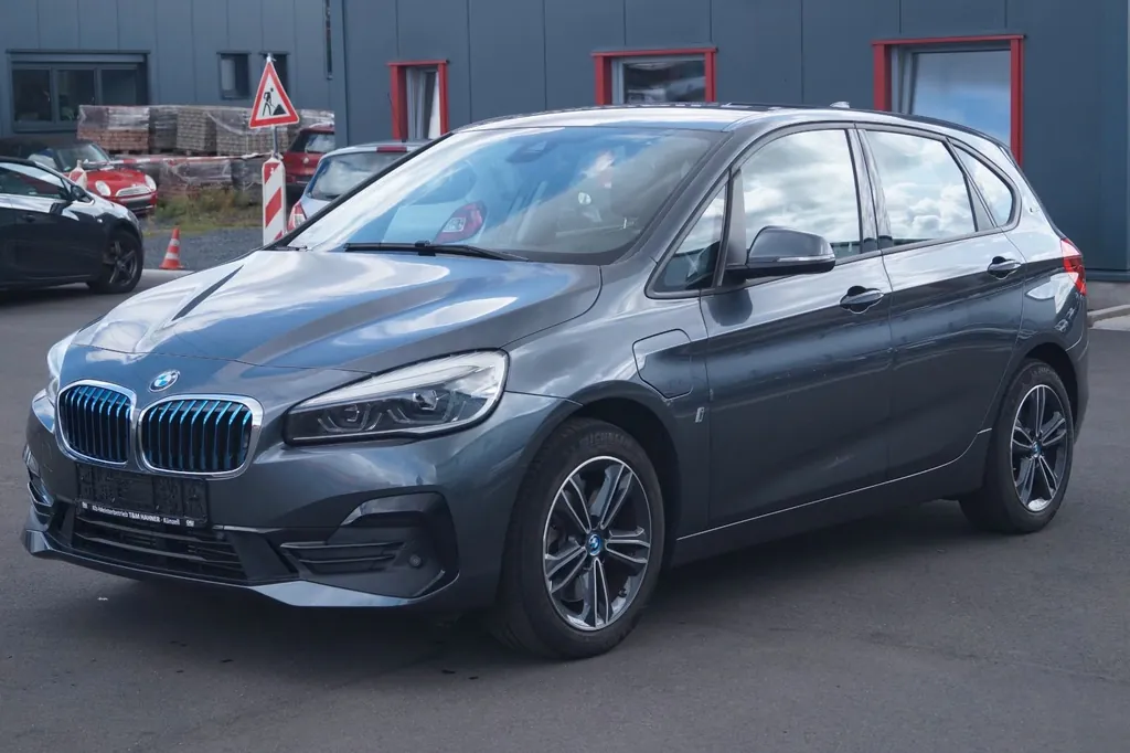 BMW 225