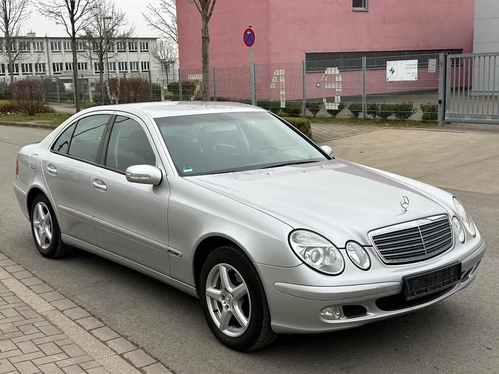 Mercedes-Benz E 200