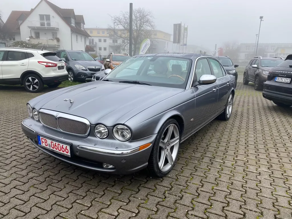 Jaguar XJ