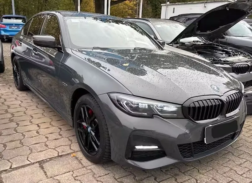 BMW 330