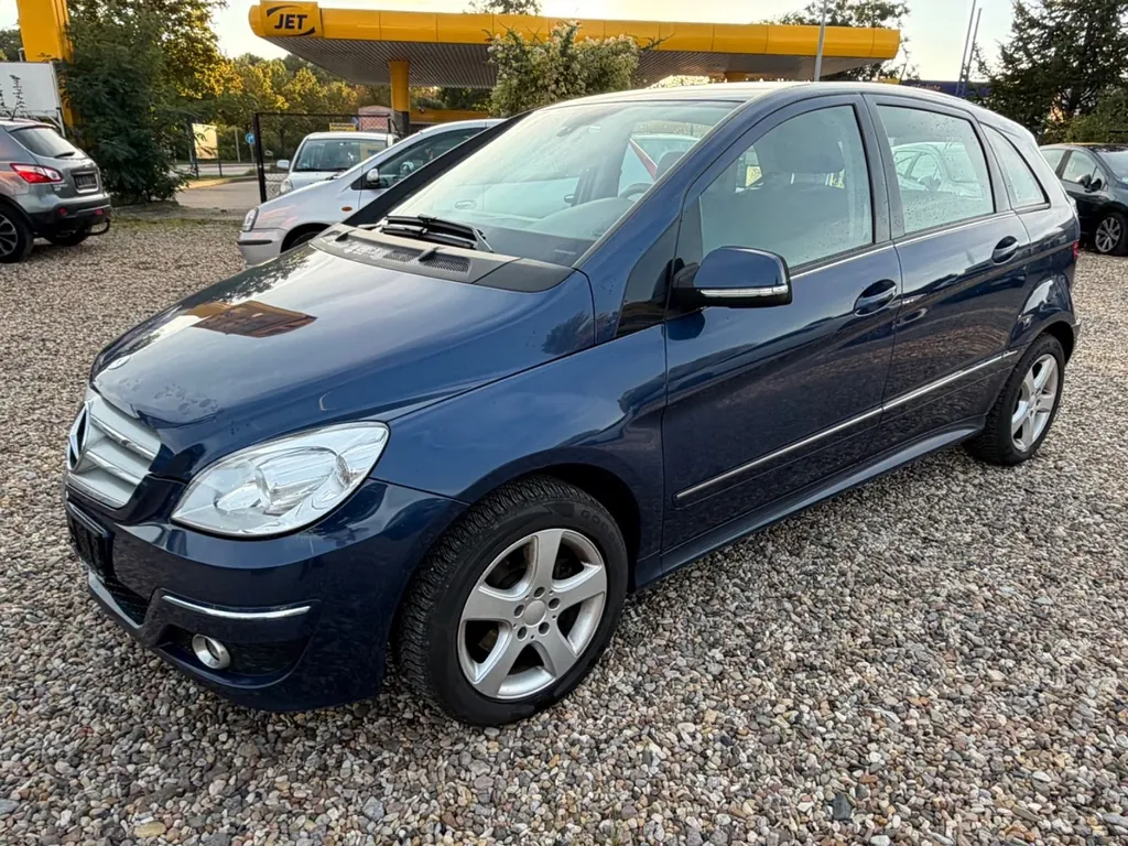Mercedes-Benz B 180