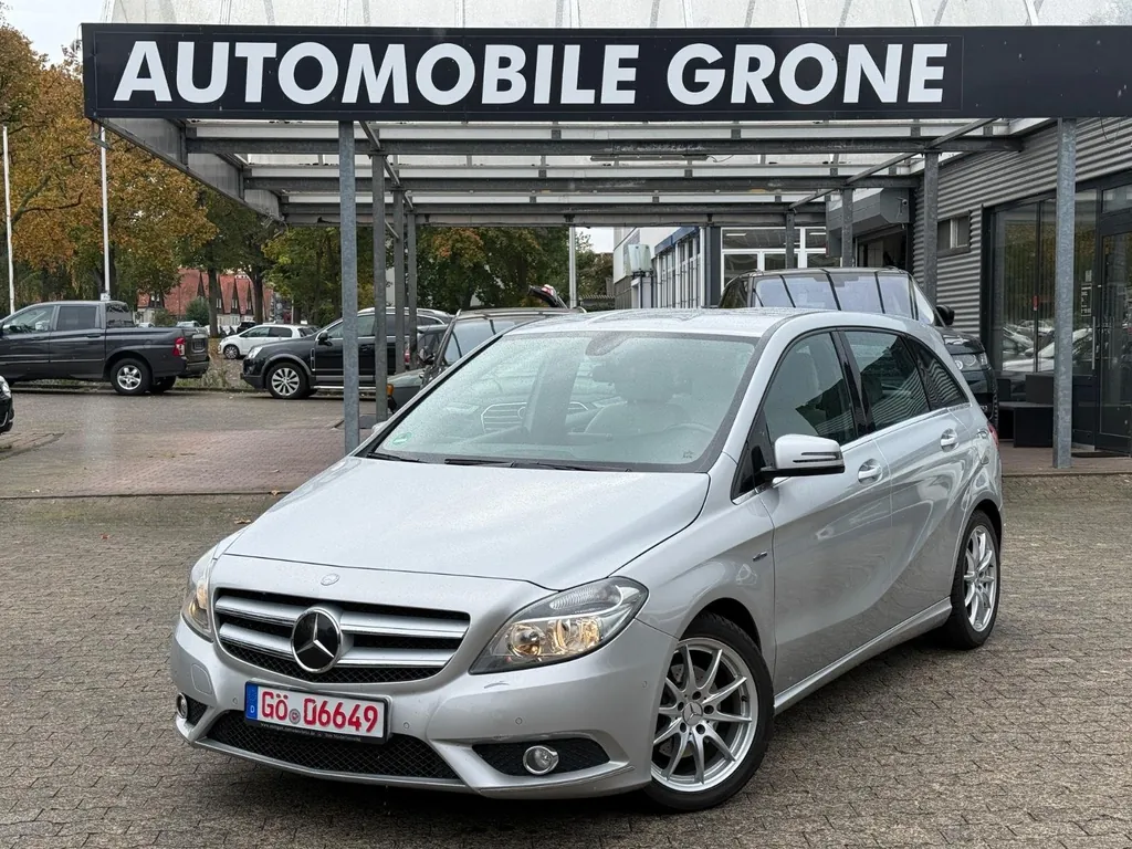 Mercedes-Benz B 180