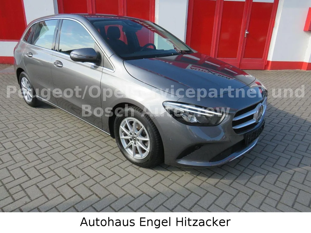 Mercedes-Benz B 180