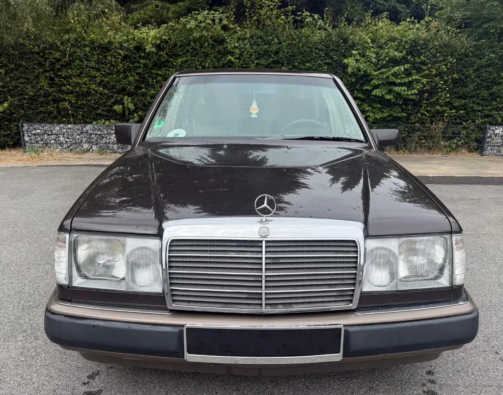 Mercedes-Benz 230