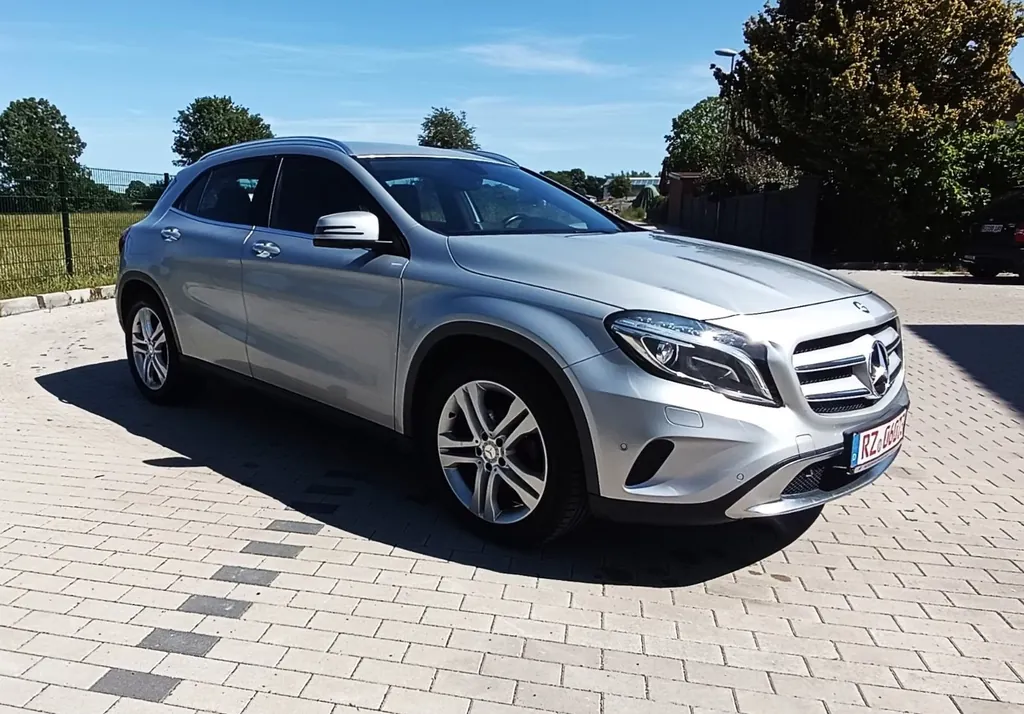 Mercedes-Benz GLA 200
