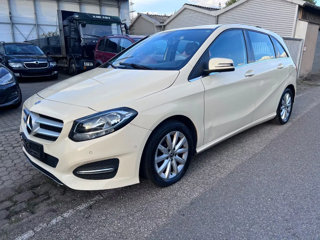 Mercedes-Benz B 180