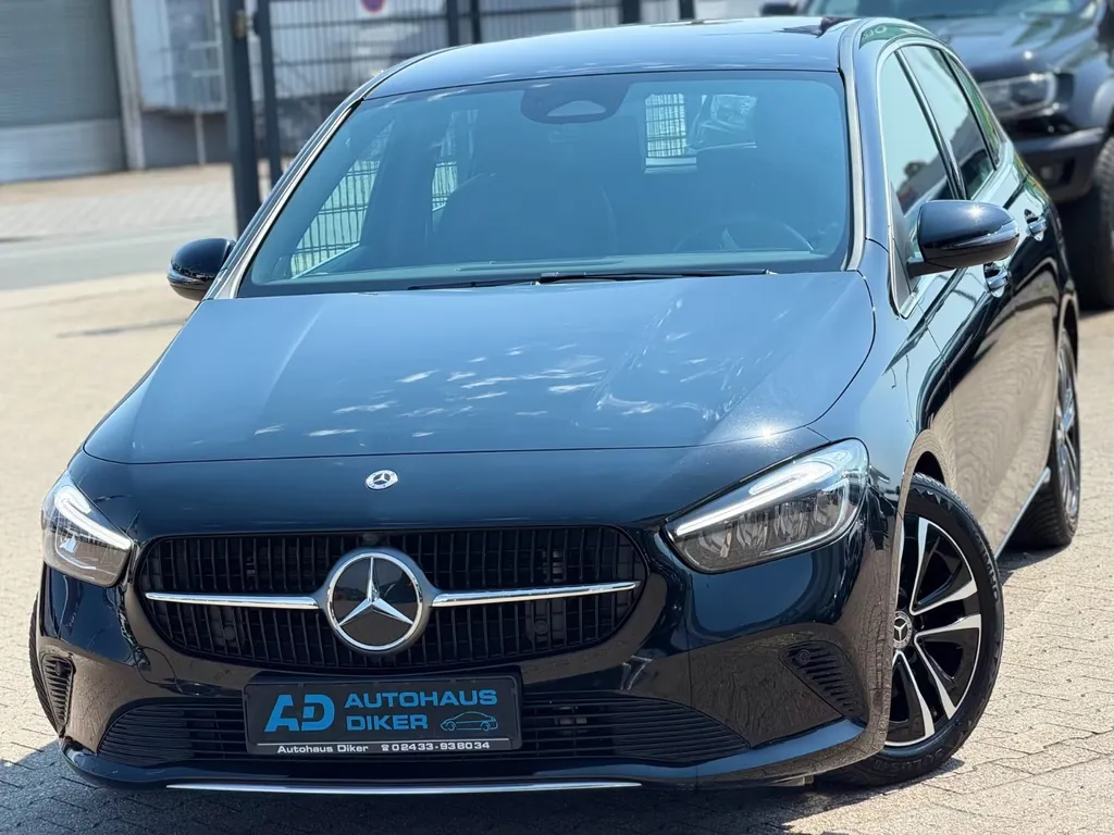 Mercedes-Benz B 180