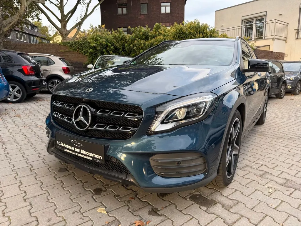 Mercedes-Benz GLA 200