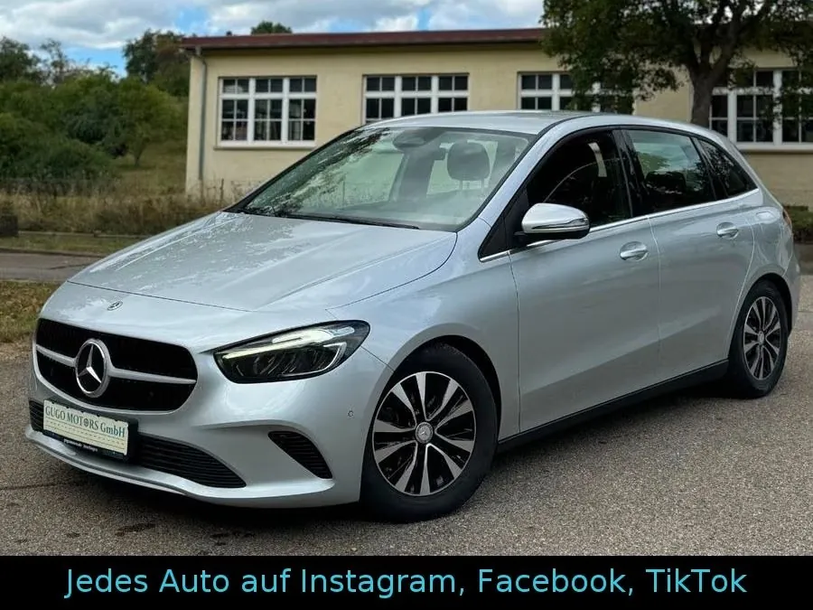 Mercedes-Benz B 180