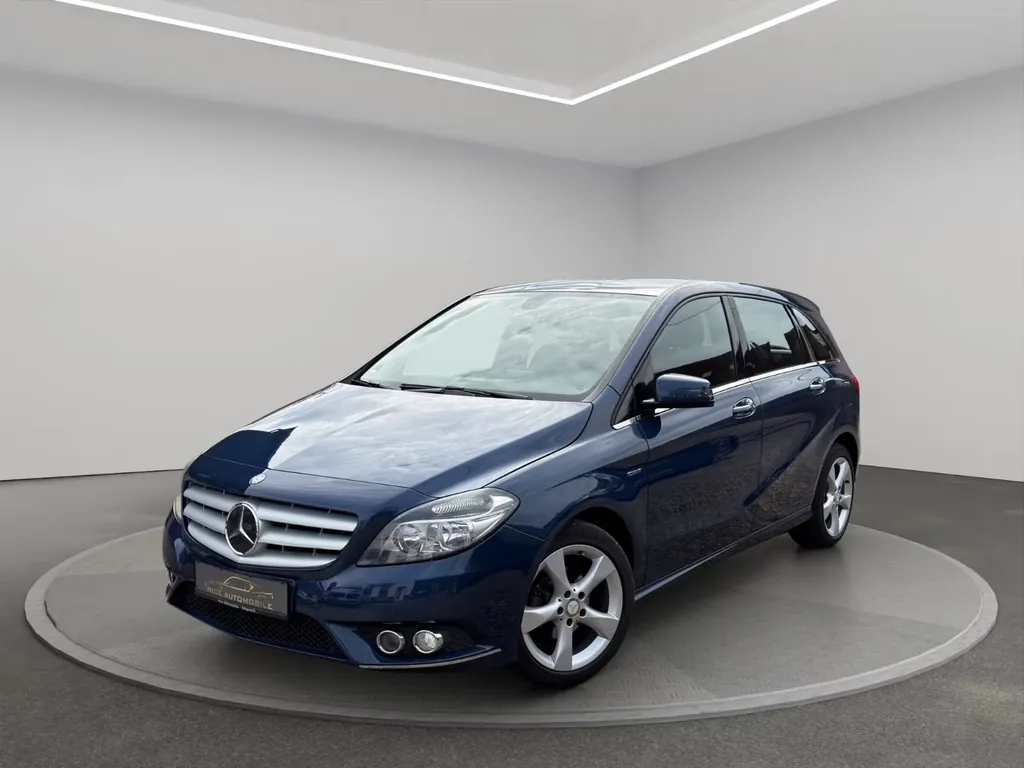 Mercedes-Benz B 180